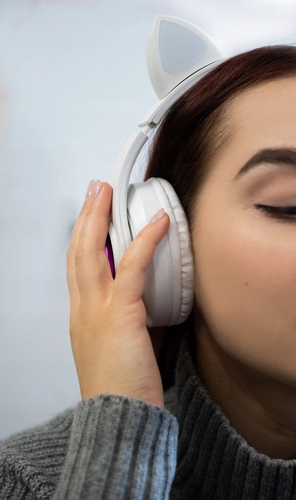 Valged juhtmevabad Bluetooth-kõrvaklapid koos helendavate kassikõrvadega lastele. цена и информация | Kõrvaklapid | kaup24.ee