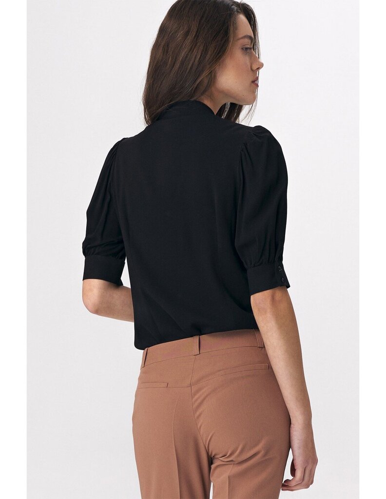 Elegantne must pluus lipsuga kaeluses - B107 hind ja info | Naiste pluusid, särgid | kaup24.ee