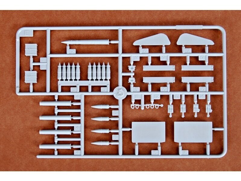 Trumpeter - German 12.8cm Selbstfahrlafette L/61 "Sturer Emil", 1/35, 00350 hind ja info | Klotsid ja konstruktorid | kaup24.ee