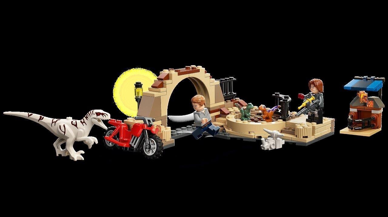 76945 LEGO® Jurassic World Dinosauruse atroraptori jälitamine mootorrattaga hind ja info | Klotsid ja konstruktorid | kaup24.ee