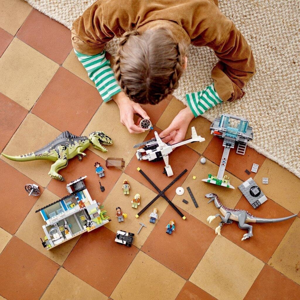 76949 LEGO® Jurassic World Gigantosauruse ja Terisinosauruse rünnak цена и информация | Klotsid ja konstruktorid | kaup24.ee