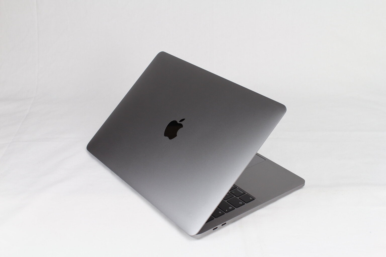 MacBook Pro 2018 Retina 13" 4xUSB-C - Core i7 2.7GHz / 16GB / 512GB SSD / SWE / Space Gray (kasutatud, seisukord A) hind ja info | Sülearvutid | kaup24.ee