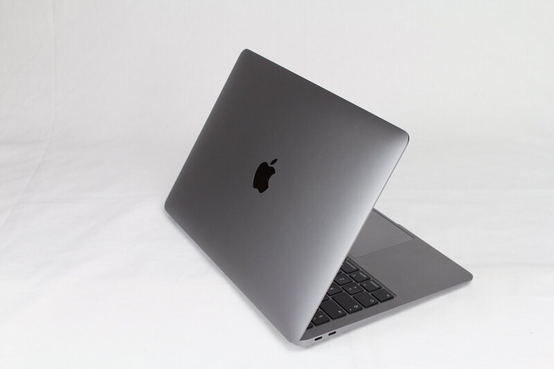 MacBook Air 2020 Retina 13" - Core i3 1.1GHz / 8GB / 256GB SSD / SWE / Space Gray (kasutatud, seisukord A) Internetist