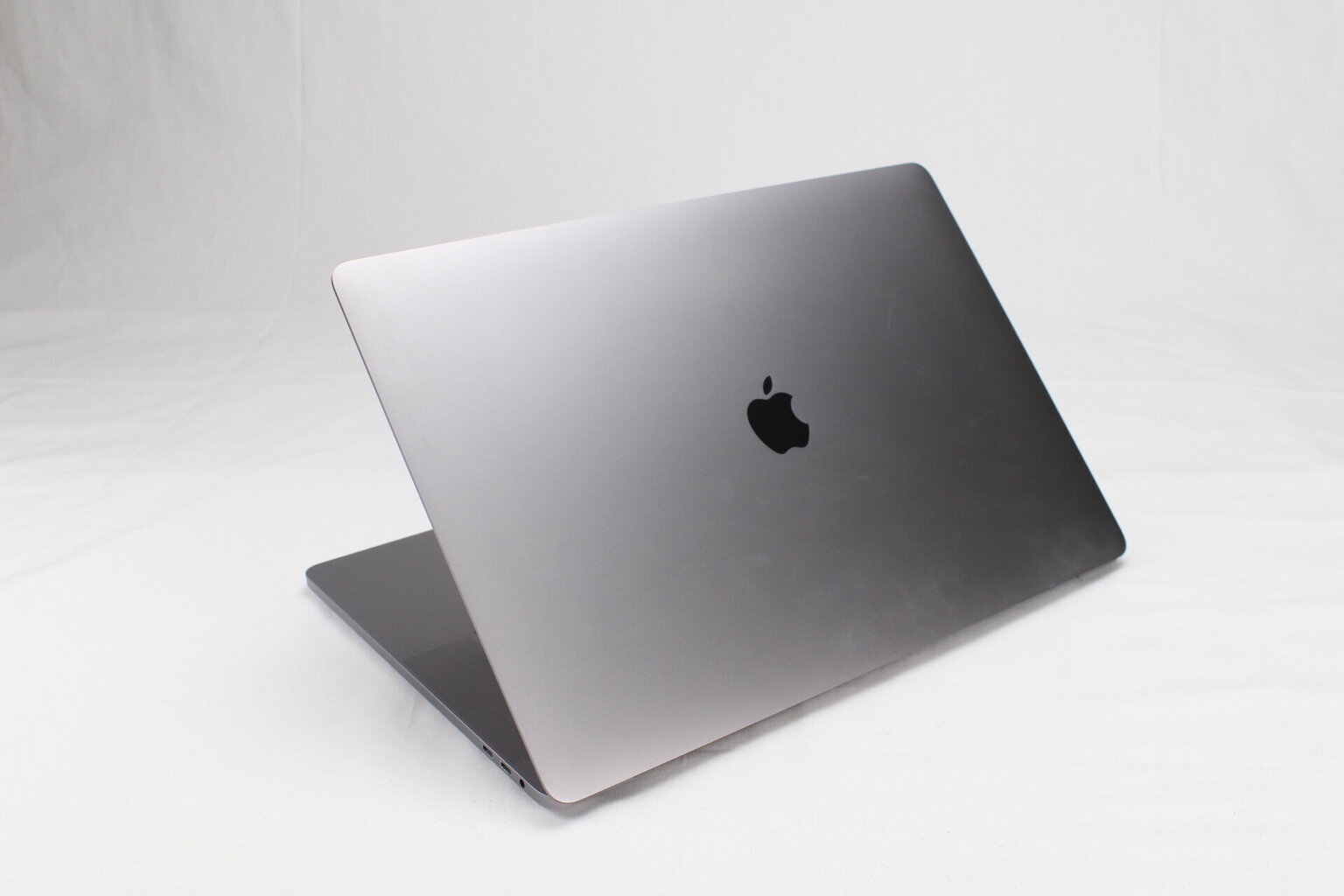 MacBook Pro 2019 Retina 16" 4xUSB-C - Core i9 2.3GHz / 32GB / 1TB SSD / SWE / Space Gray (kasutatud, seisukord A) hind ja info | Sülearvutid | kaup24.ee