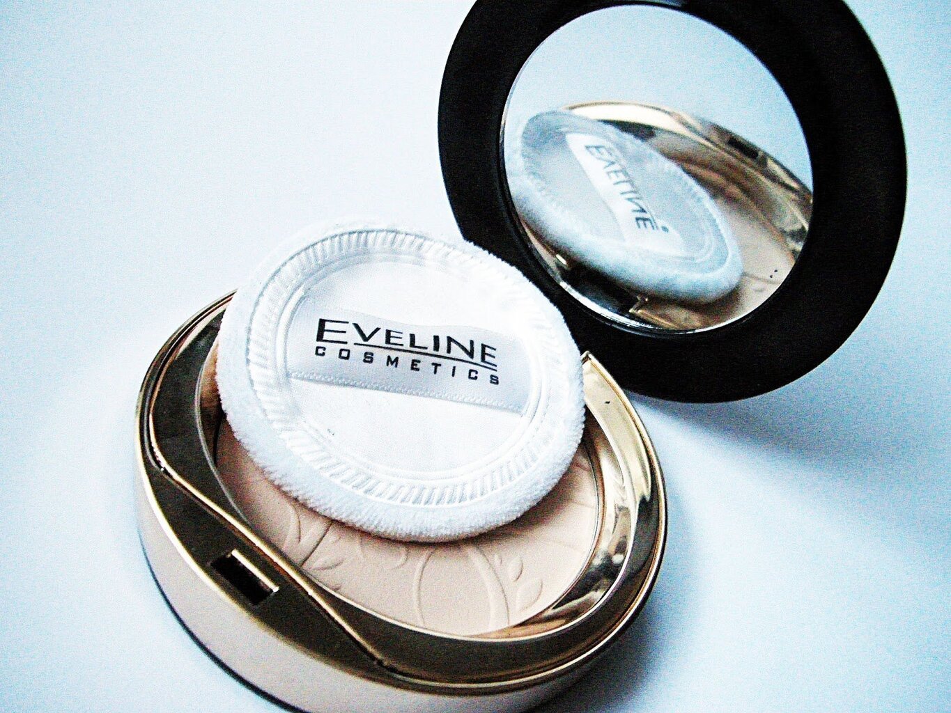 Kompaktpuuder Eveline Cosmetics Celebrities nr. 20 Transparent9 g hind ja info | Jumestuskreemid, puudrid | kaup24.ee
