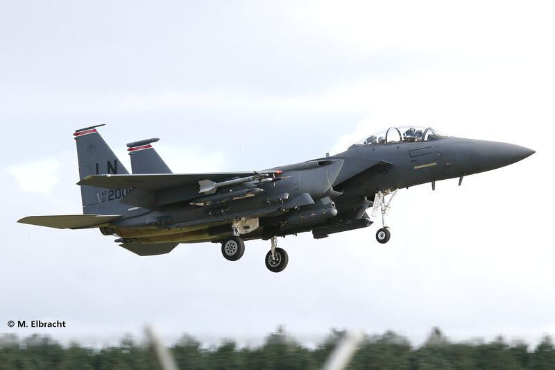 Revell - F-15E STRIKE EAGLE & bombs mudeli komplekt, 1/144, 63972 цена и информация | Klotsid ja konstruktorid | kaup24.ee