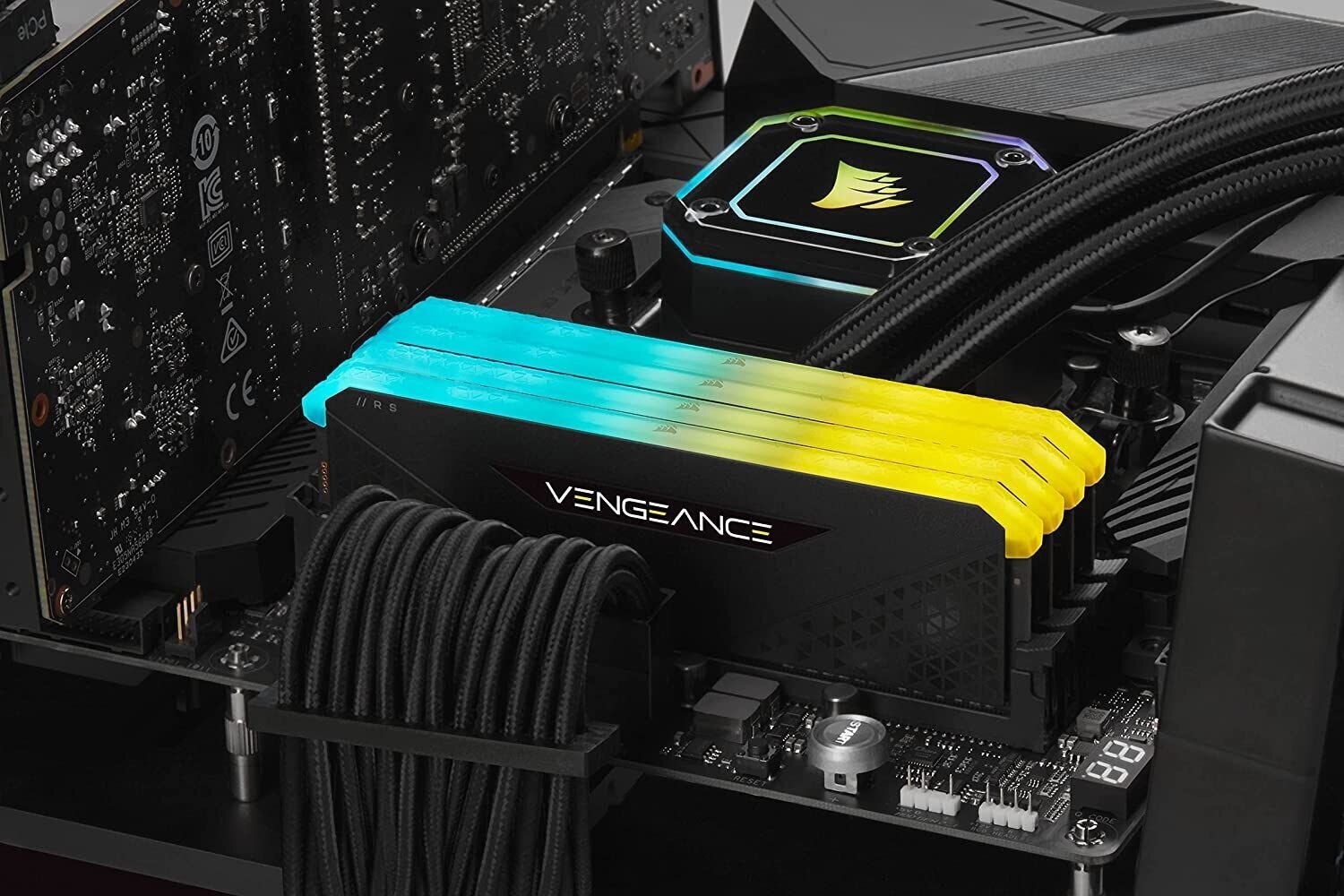 Corsair Vengeance CMG16GX4M2D3600C18 цена и информация | Operatiivmälu (RAM) | kaup24.ee