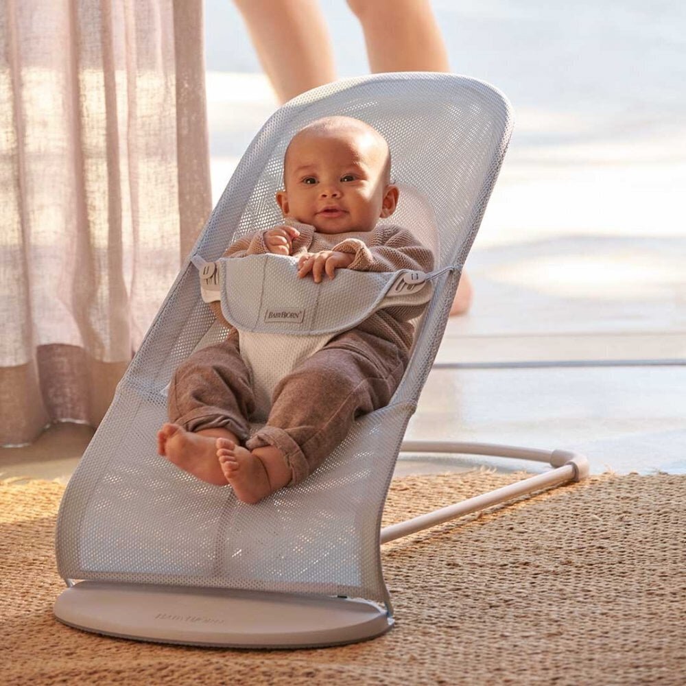 BABYBJÖRN lamamistool Balance Soft Mesh, silver/white hind ja info | Beebi lamamistoolid | kaup24.ee