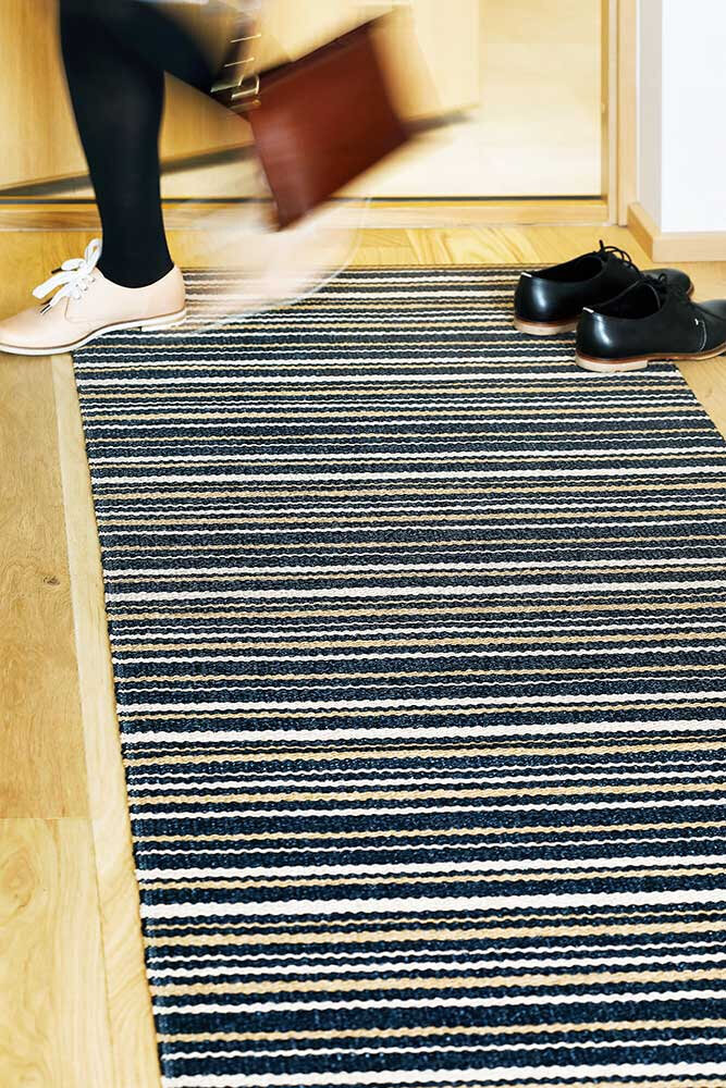 NARMA kahepoolne plasticWeave vaip Hullo, must-beež, 70 x 100 cm hind ja info | Vaibad | kaup24.ee