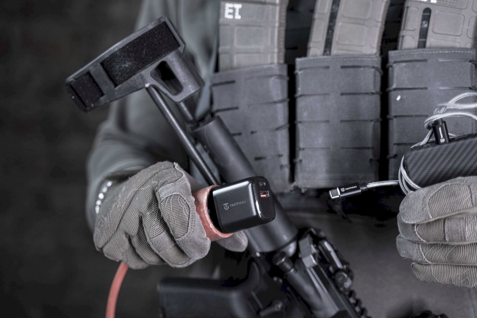 Adapter Tactical Base Plug Dual 20W, must hind ja info | Mobiiltelefonide laadijad | kaup24.ee