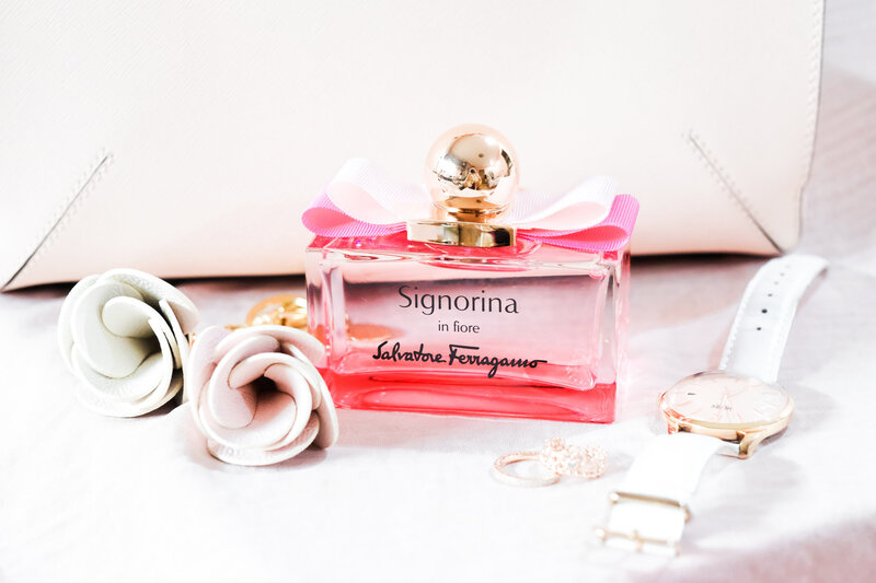 Salvatore ferragamo signorina in fiore. Туалетная вода Синьорина Канди. Рив Гош туалетная вода Синьорина Канди.