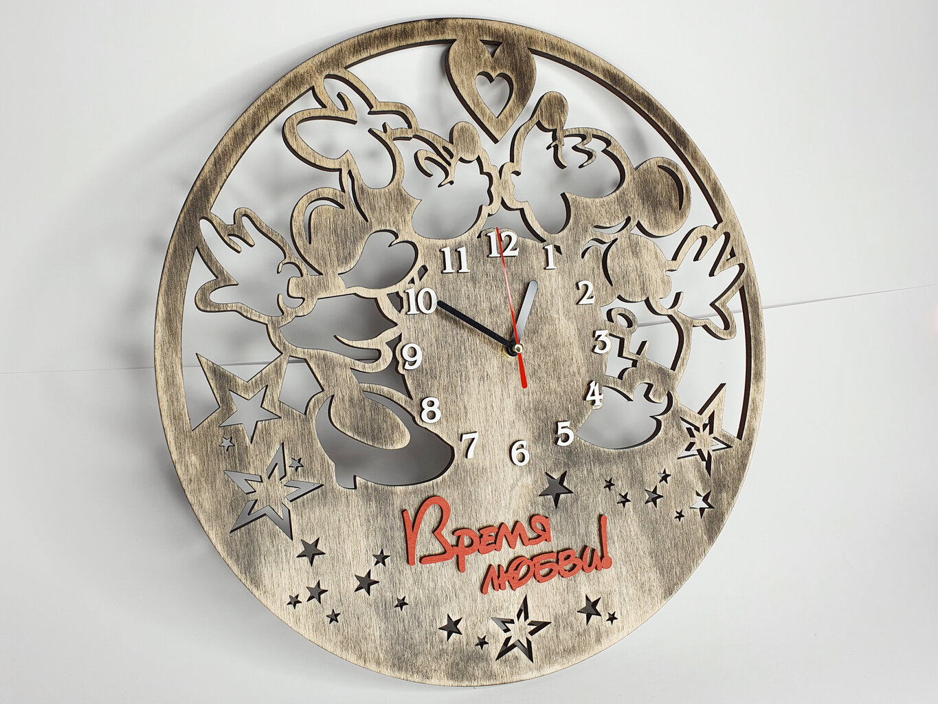 Puidust dekoratiivne seinakell "Mickey & Minnie" hind ja info | Originaalsed kellad | kaup24.ee