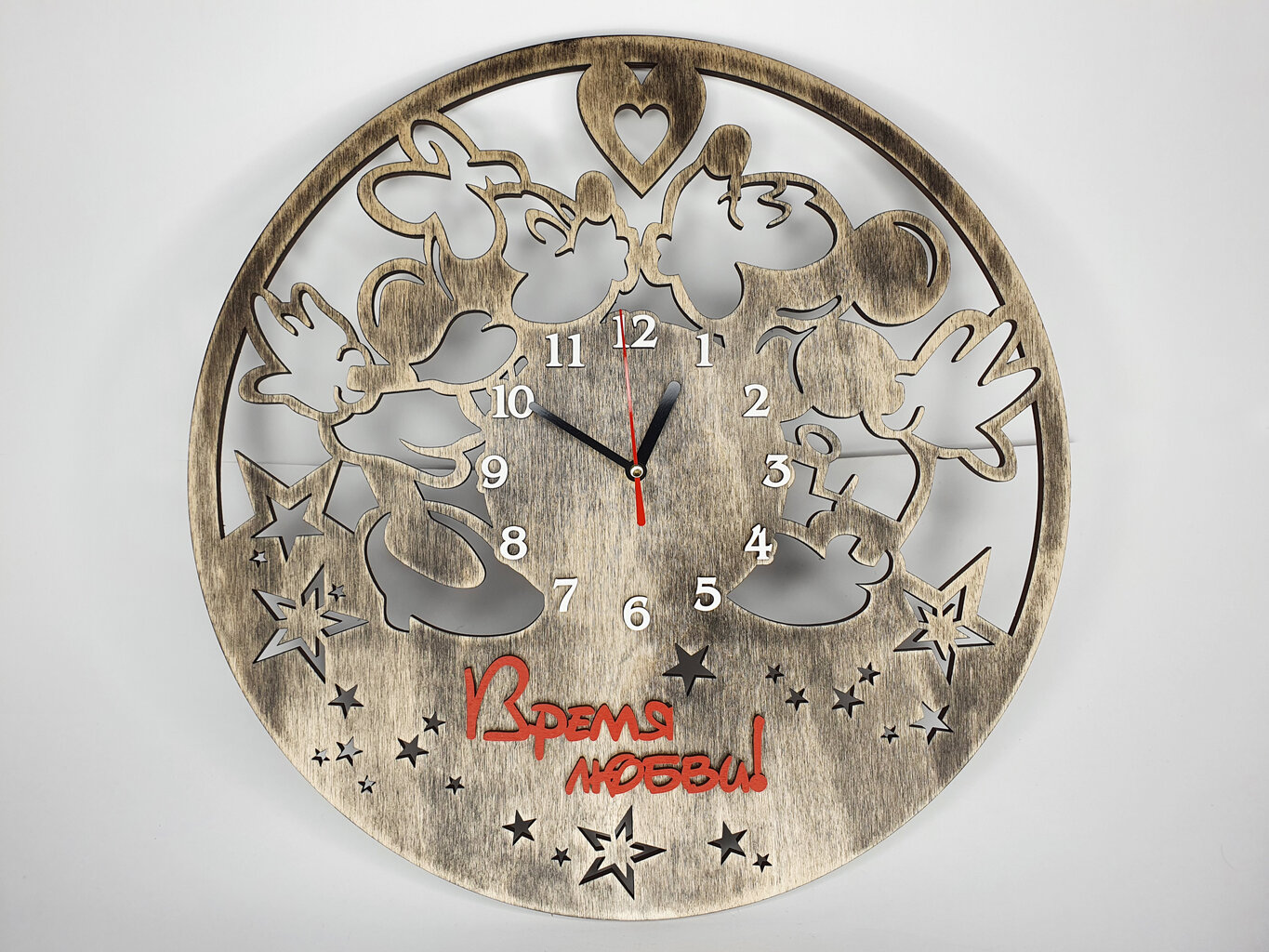 Puidust dekoratiivne seinakell "Mickey & Minnie" hind ja info | Originaalsed kellad | kaup24.ee