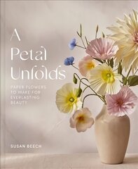 Petal Unfolds: How to Make Paper Flowers цена и информация | Книги об искусстве | kaup24.ee