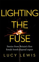 Lighting the Fuse: Stories from Britain's first female bomb disposal expert hind ja info | Ühiskonnateemalised raamatud | kaup24.ee