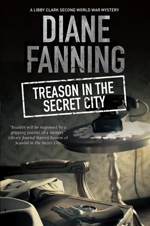 Treason in the Secret City: A World War Two Mystery Set in Tennessee Large type / large print edition цена и информация | Fantaasia, müstika | kaup24.ee