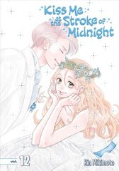 Kiss Me at the Stroke of Midnight 12 цена и информация | Фантастика, фэнтези | kaup24.ee