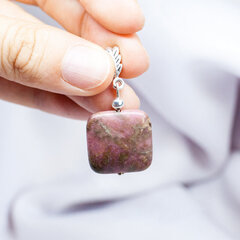 Кулон из натурального камня, ручная работа цена и информация | Украшение на шею | kaup24.ee