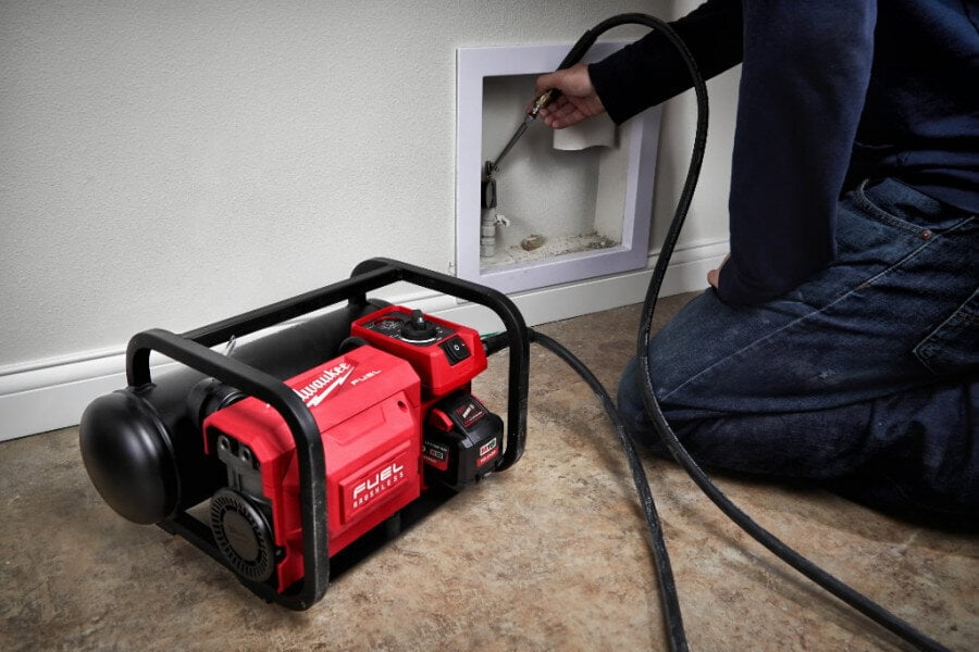 Kompressor Milwaukee M18 FAC-0 - ilma aku ja laadijata hind ja info | Käsitööriistad | kaup24.ee