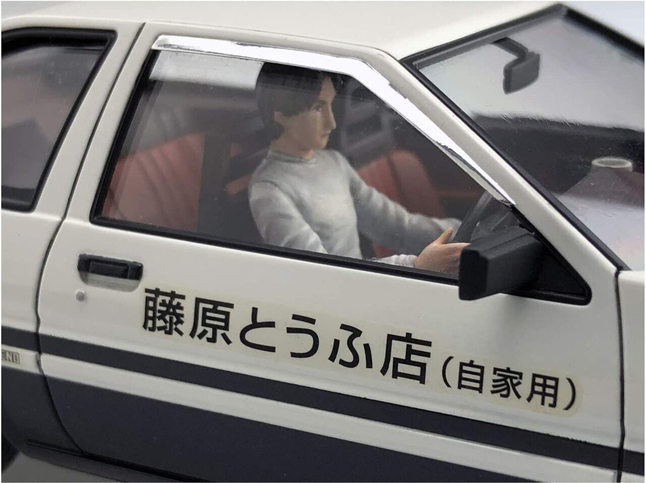 Aoshima - Initial D Takumi Fujiwara Toyota Sprinter Trueno AE86 w/Driver Figure, 1/24, 05954 цена и информация | Klotsid ja konstruktorid | kaup24.ee