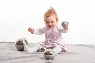 Сенсорные светоотражающие серебряные шарики - 4 шт. Развивающая игра для детей от 0+ возраста. цена и информация | Развивающие игрушки и игры | kaup24.ee