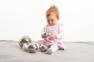 Сенсорные светоотражающие серебряные шарики - 4 шт. Развивающая игра для детей от 0+ возраста. цена и информация | Развивающие игрушки | kaup24.ee