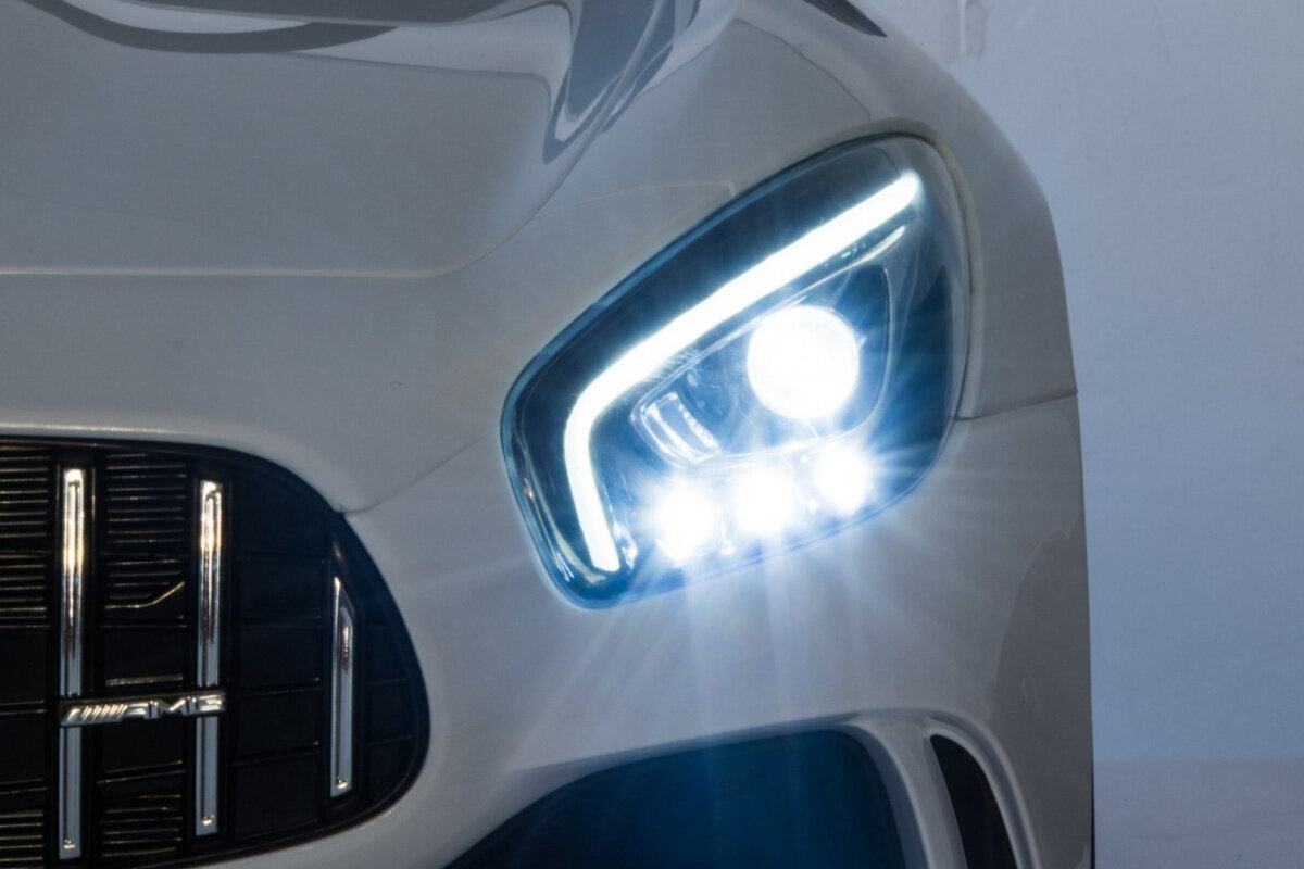 Mercedes-Benz GT R 4x4 elektriline kahekohaline auto, valge hind ja info | Laste elektriautod | kaup24.ee
