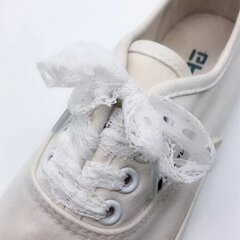 Кружевные широкие шнурки 25 мм 120 см, цвет белый цена и информация | Уход за одеждой и обувью | kaup24.ee