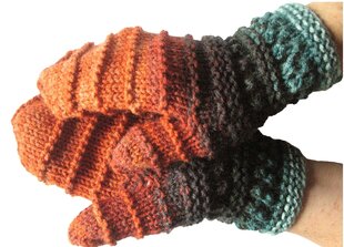 Варежки вязаные / ручная работа цена и информация | Женские перчатки | kaup24.ee
