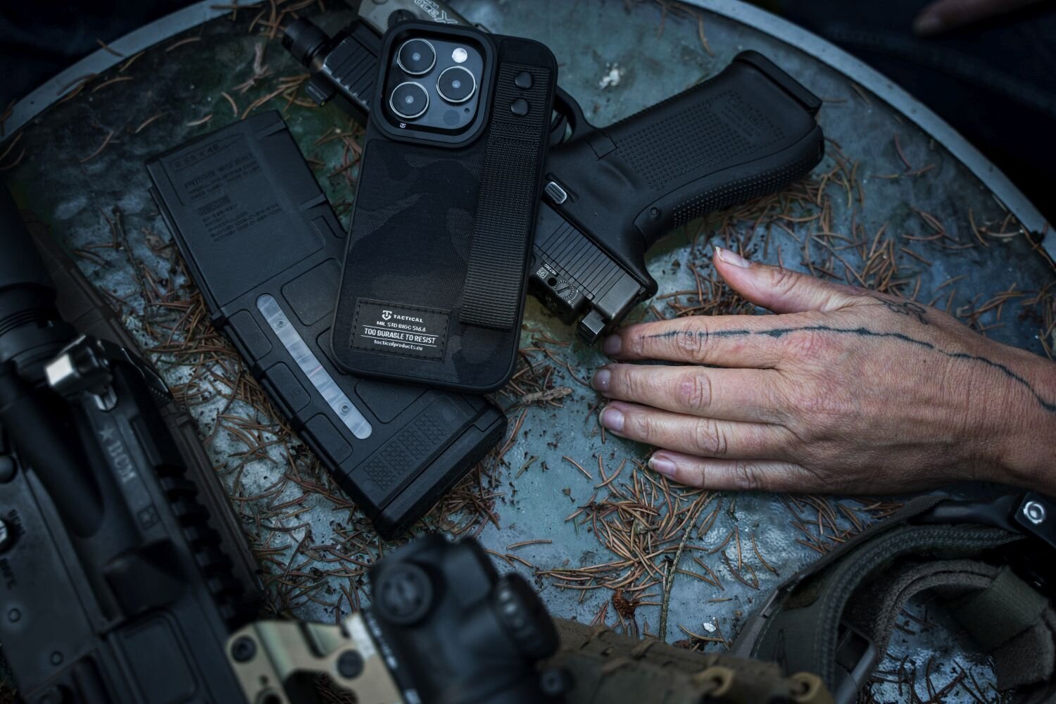 Tactical Camo Troop Cover for Apple iPhone 13 Pro Max Black hind ja info | Telefoni kaaned, ümbrised | kaup24.ee