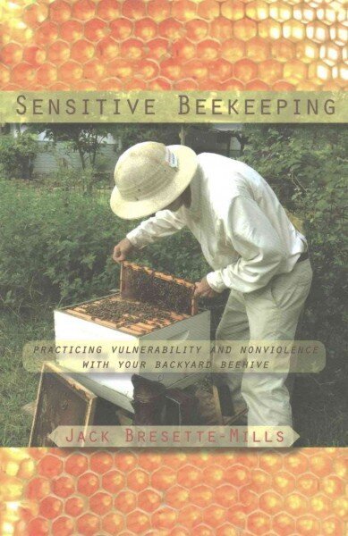 Tundlik mesindus: harjutage haavatavust ja vägivallatust oma tagaaia mesilas hind ja info | Ühiskonnateemalised raamatud | kaup24.ee