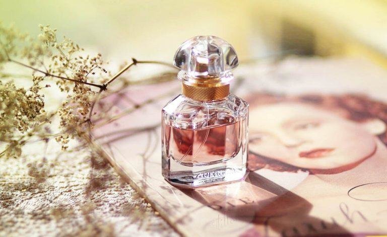 Komplekt Guerlain Mon Guerlain EDP naistele 30 ml + 5 ml miniatuur hind ja info | Naiste parfüümid | kaup24.ee