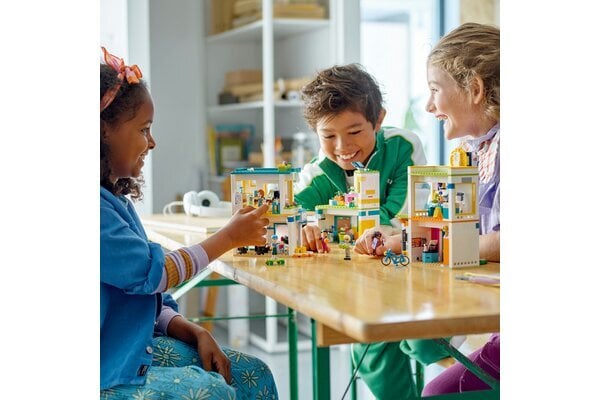 41731 LEGO® Friends Heartlake rahvusvaheline kool цена и информация | Klotsid ja konstruktorid | kaup24.ee