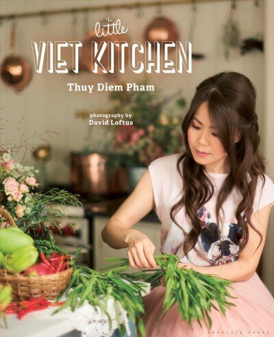 Little Viet Kitchen: Over 100 authentic and delicious Vietnamese recipes hind ja info | Retseptiraamatud  | kaup24.ee