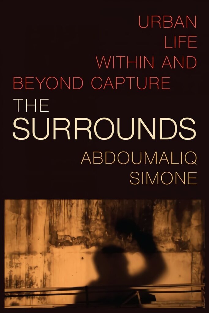 Surrounds: Urban Life within and beyond Capture цена и информация | Ühiskonnateemalised raamatud | kaup24.ee