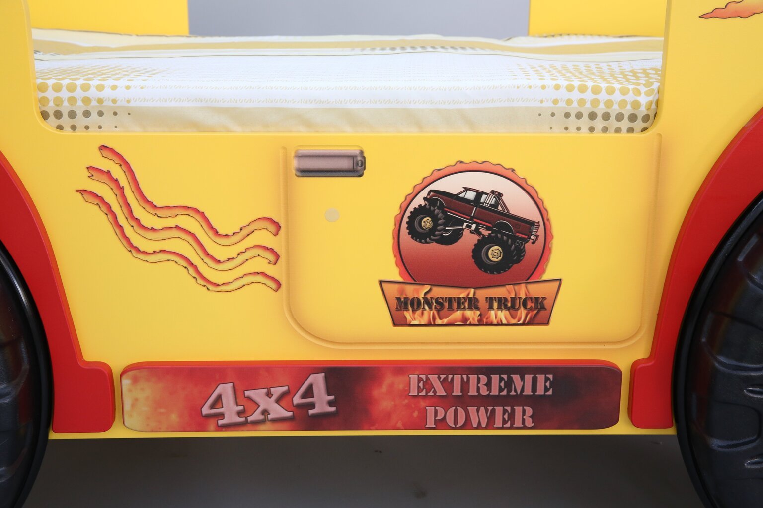 Voodi koos madratsiga Monster Truck, kollane hind ja info | Lastevoodid | kaup24.ee