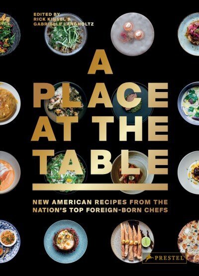 Place at the Table: New American Recipes from the Nation's Top Foreign-Born Chefs цена и информация | Retseptiraamatud  | kaup24.ee