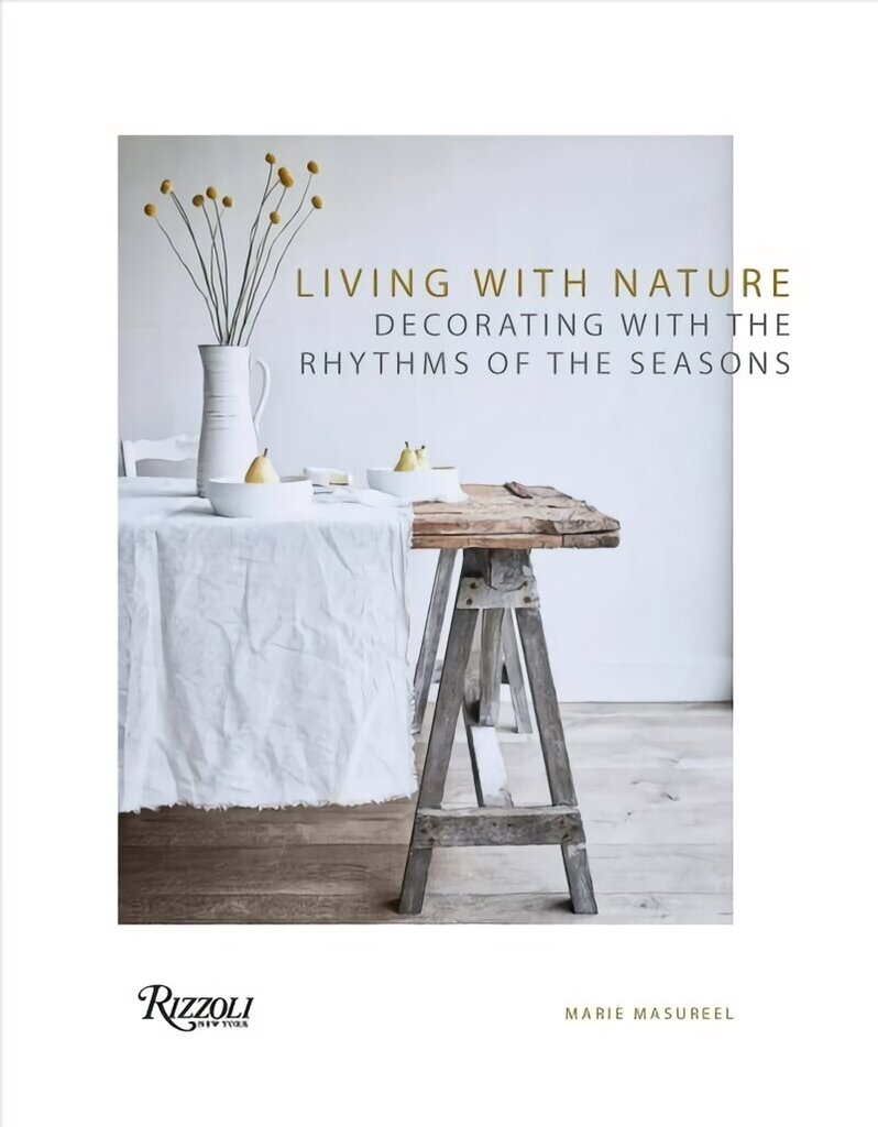 Living with Nature: Decorating with the Rhythms of the Four Seasons цена и информация | Arhitektuuriraamatud | kaup24.ee