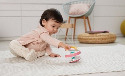 Sensoorne spiraal - kõristi Tiny Love Inspiral Ball Pink цена и информация | Imikute mänguasjad | kaup24.ee