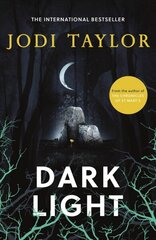 Dark Light: A twisting and captivating supernatural thriller (Elizabeth Cage, Book 2) цена и информация | Фантастика, фэнтези | kaup24.ee