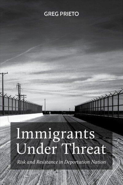 Immigrants Under Threat: Risk and Resistance in Deportation Nation hind ja info | Ühiskonnateemalised raamatud | kaup24.ee