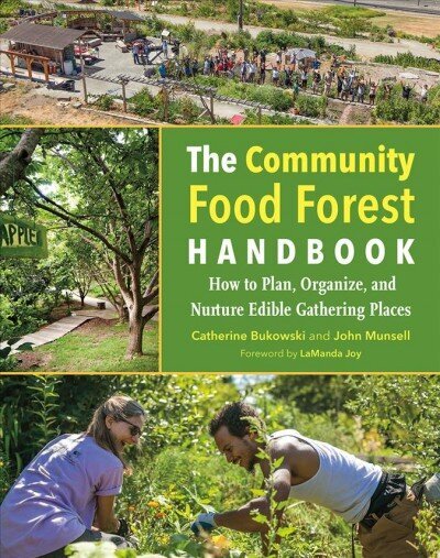 Community Food Forest Handbook: How to Plan, Organize, and Nurture Edible Gathering Places цена и информация | Ühiskonnateemalised raamatud | kaup24.ee