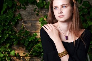 Квадратный браслет из унакита цена и информация | Женские браслеты | kaup24.ee