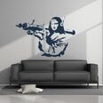 Виниловая наклейка на стену синего цвета Banksy Мона Лиза с оружием Декор интерьера - 120 х 81 см