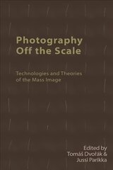 Photography off the Scale: Technologies and Theories of the Mass Image цена и информация | Книги об искусстве | kaup24.ee