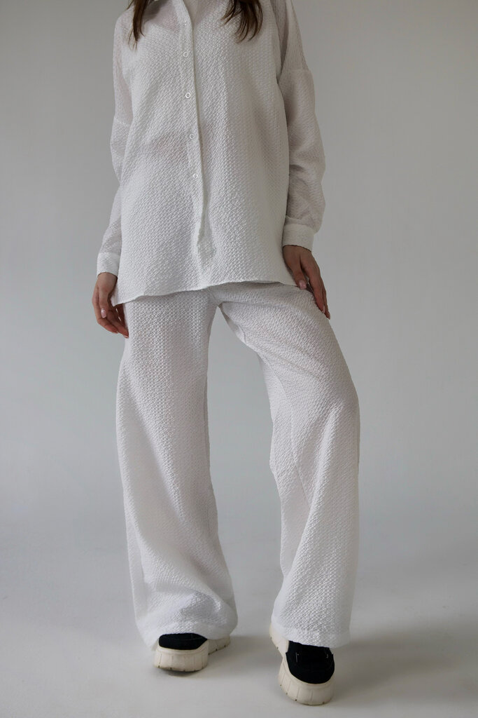 Naiste pükskostüüm Armonti 9283, valge цена и информация | Naiste kostüümid | kaup24.ee