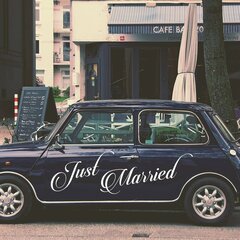 "Just Married" valge vinüülist auto- või seinakleebise sise- või autodekoor pulmadeks - 80 x 27 cm цена и информация | Декоративные наклейки | kaup24.ee