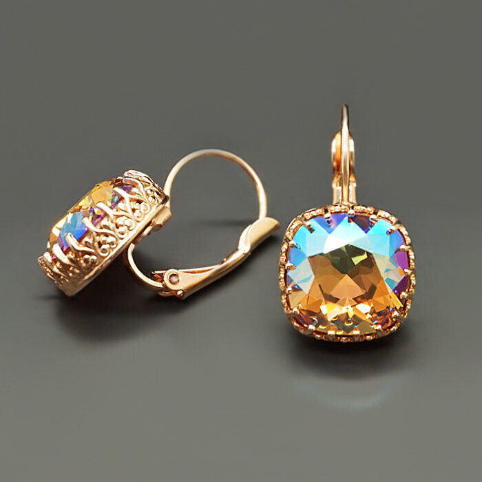 Naiste kõrvarõngad DiamondSky „Vintage V Light Colorado Topaz Shimmer“ koos Swarovski kristallidega hind ja info | Kõrvarõngad | kaup24.ee