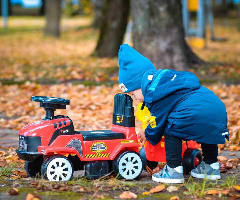 Mootorsaanitraktor koos haagisega, sinine цена и информация | Imikute mänguasjad | kaup24.ee