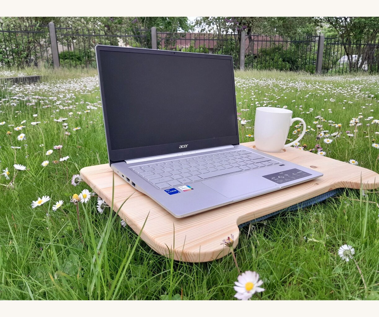 Sülearvuti alus halli padjaga, laius 33 cm, pikkus 52 cm. hind ja info | Arvutilauad, kirjutuslauad | kaup24.ee